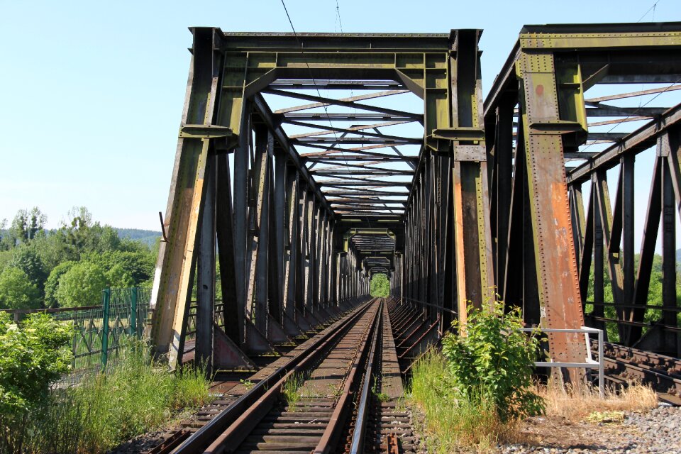 Transport system travel iron