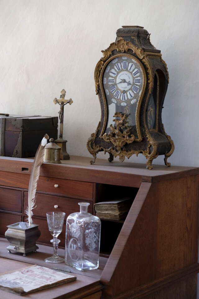 Table clock time time of
