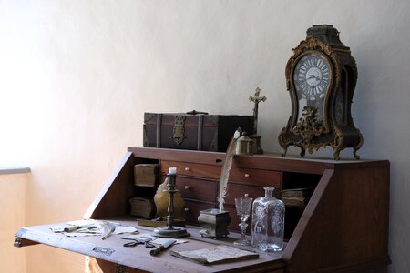 Table clock time time of