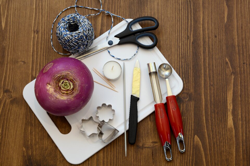Carve utensils tradition