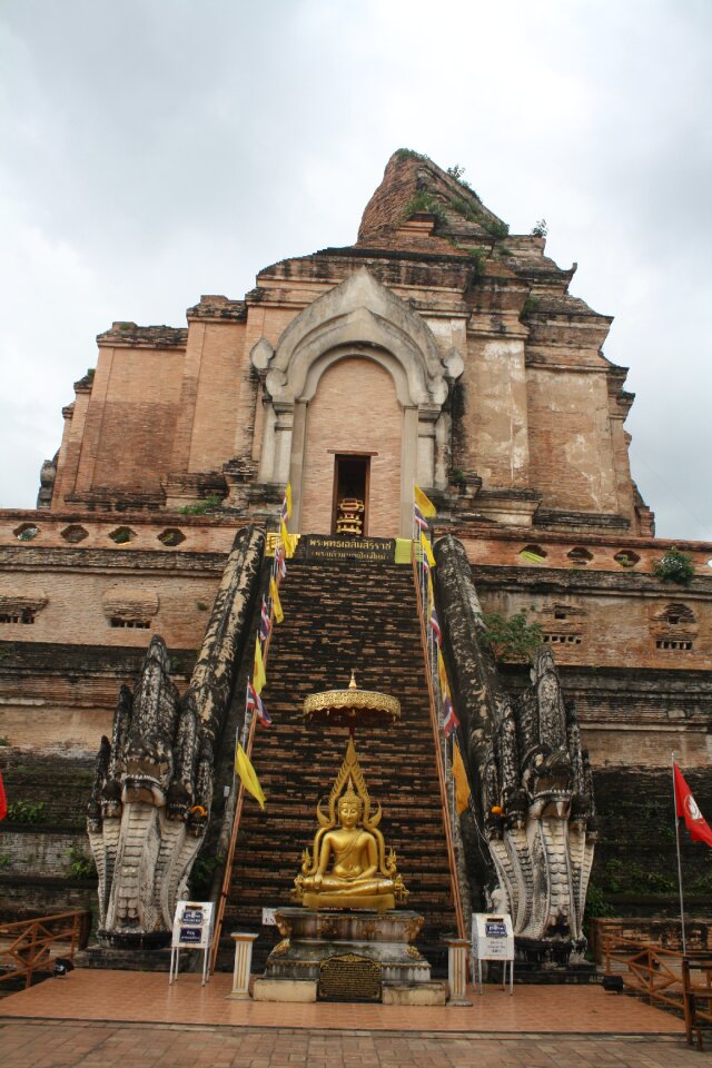 Chiang mai wat chedi luang thailand