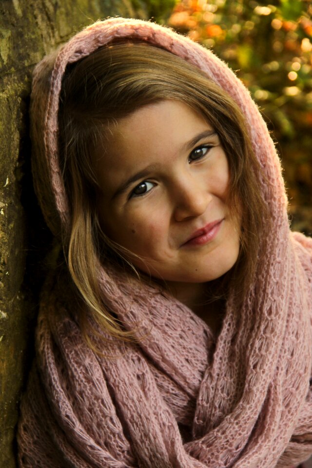 Portrait scarf out