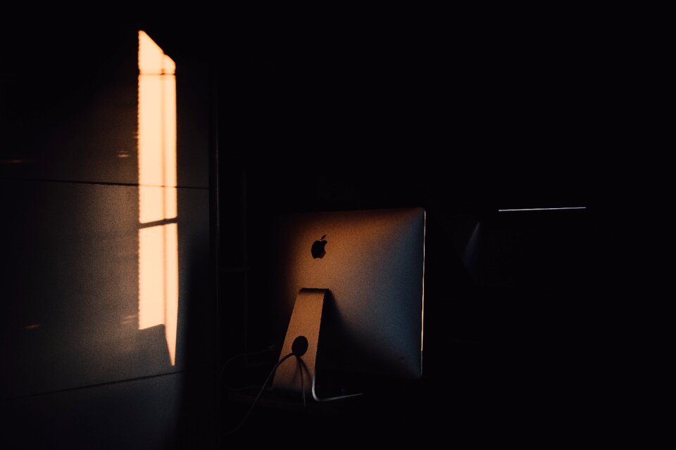 Apple computer gadget