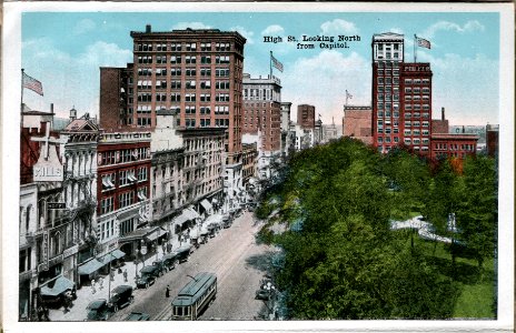 Columbus, Ohio Postcard Book (1915) - Page 7: High St. Loo…