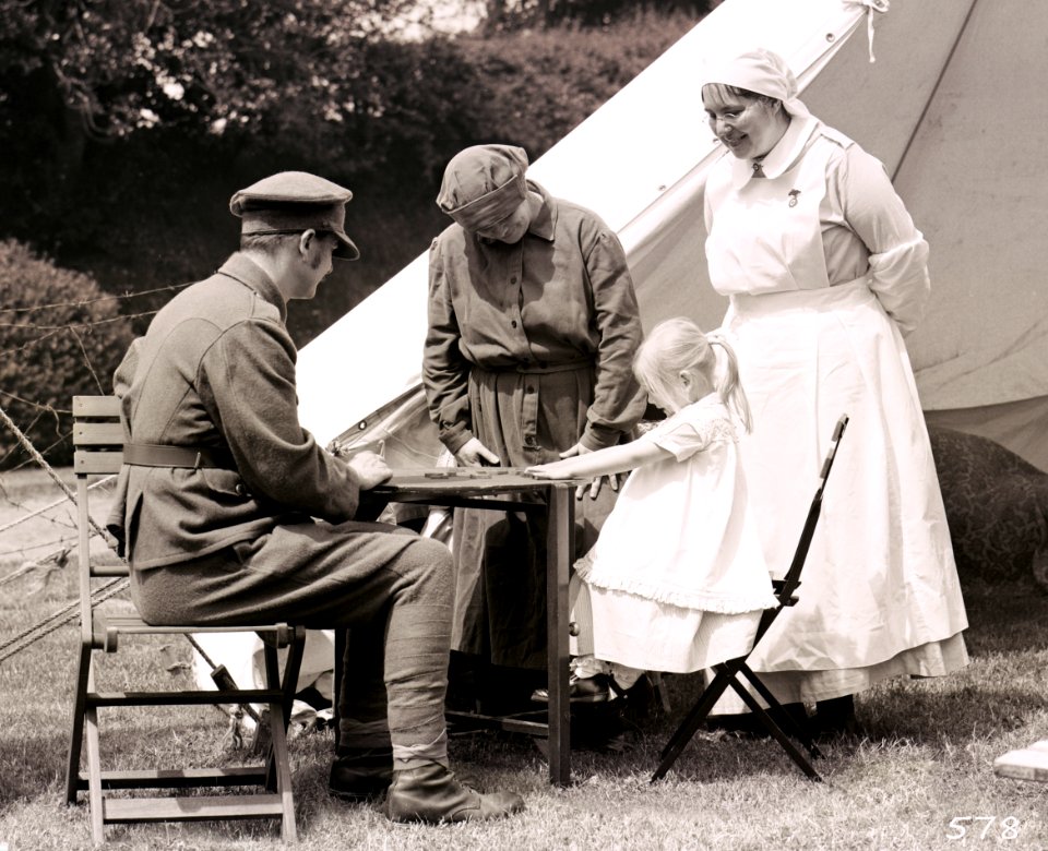 1912 Graflex Auto WW1 - afternoon dominoes