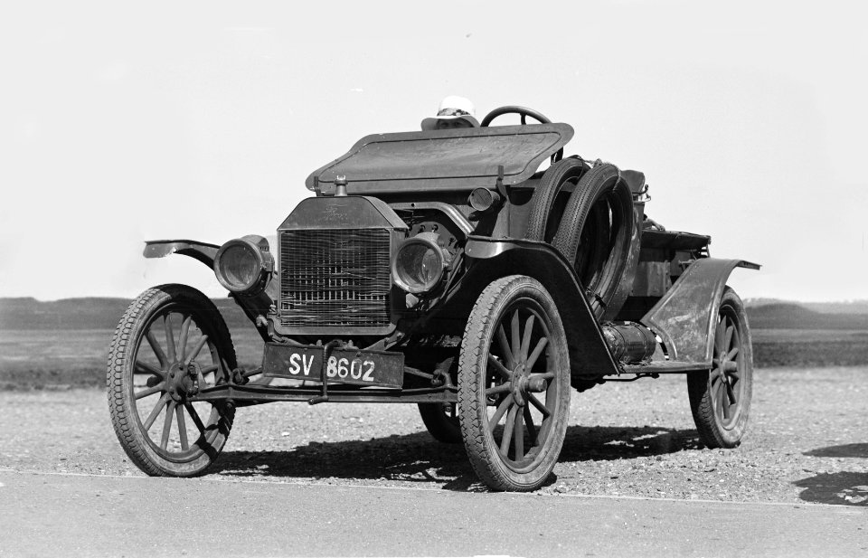 1912 Graflex Auto RB - reaching the highway. Model T