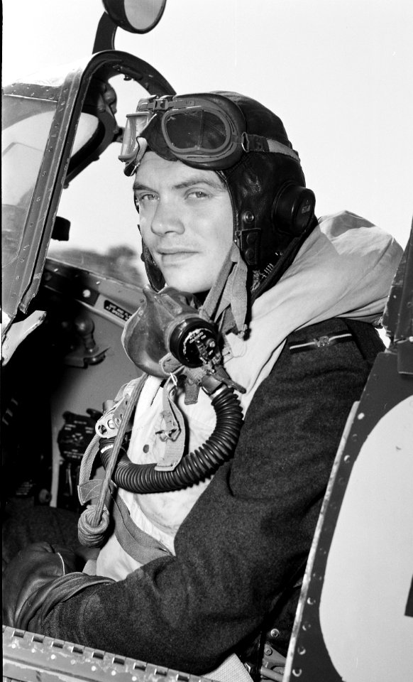 Spitfire pilot - 1943 Graflex