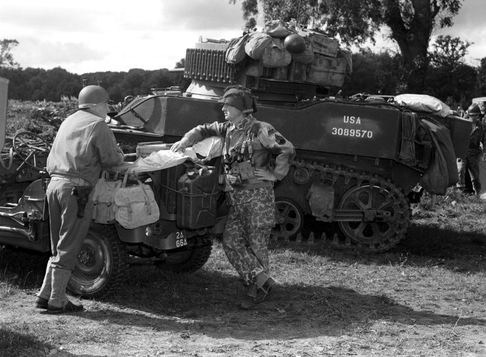 Victory Show-1944 Speed Graphic with flash