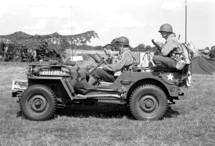 WW2 US Soldiers and Jeep - 1945 Graflex Speed Graphic Came…