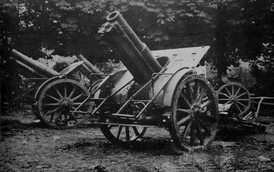 1915 - Artillería alemana; cañones de 5.9 pulgadas