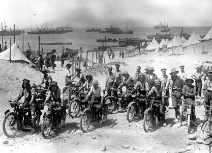 1915 Unidad motorizada británica en el Dardanelos antes de…