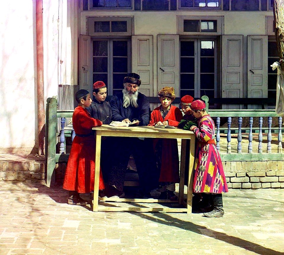 1908 Maestro ruso enseñando a leer