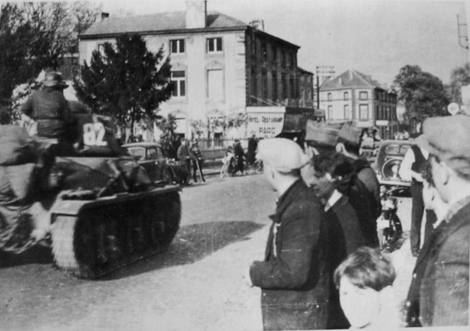 Dice la foto, 10 Mayo 1914, unidad francesa H35 atraviesa …