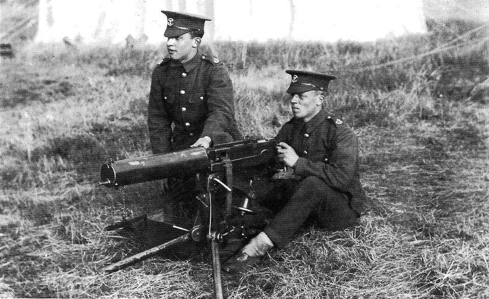 1914 Británicos en entrenamiento con ametralladora Maxim