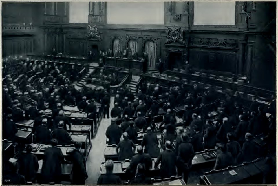 Cerca de 1913. Sesión del Reichstag