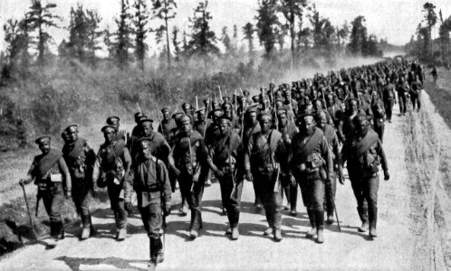 Soldados rusos marchando a Tannenberg photo