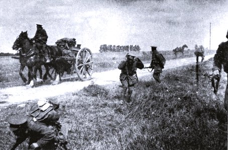 1914 Soldados británicos bajo fuego enemigo