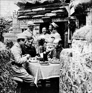 Oficiales franceses como en hotel de lujo 1916 photo