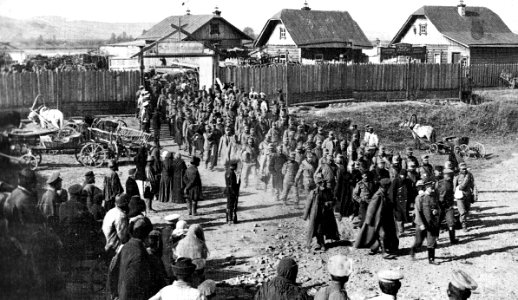 Prisioneros austro-húngaros capturados por los rusos en Ga… photo