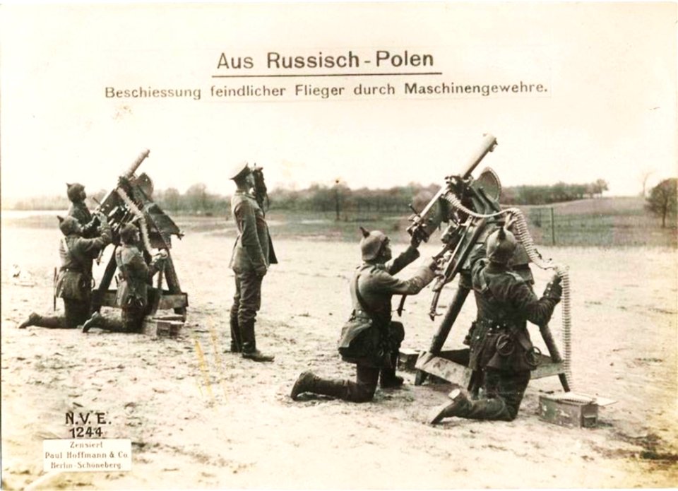 Octubre 1914 Disparos antiaéreo alemán desde suelo ruso (P…
