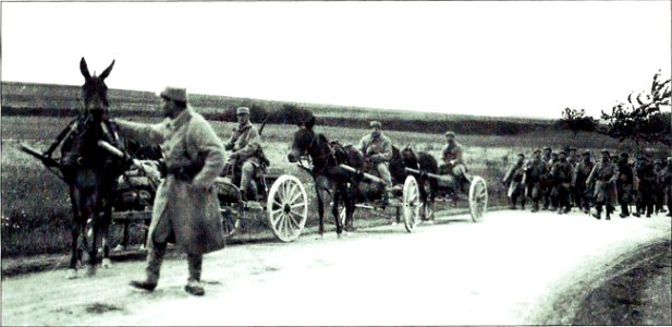 Champagne Diciembre 1914 - Franceses transportan ametralla… photo