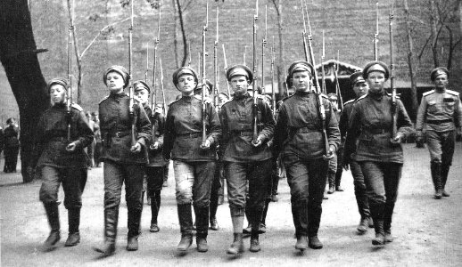 Brigada femenina de Rusia en Petrogrado