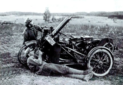 1914 Lucha por Lodz - Ametralladora antiaérea rusa sobre u… photo