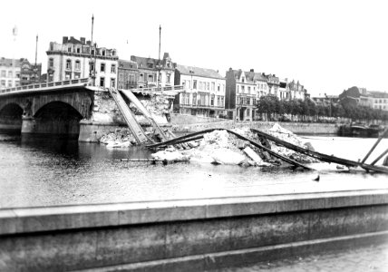 Puente Leopoldo destruido por los belgas para impedir el p…