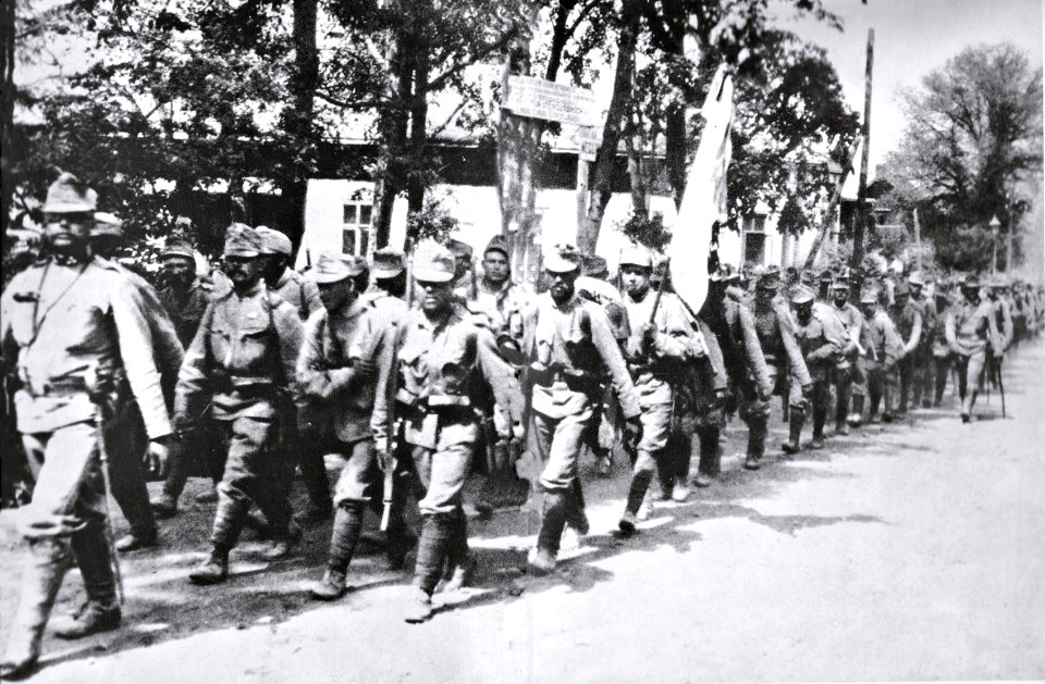 Infantería austriaca rumbo a la frontera