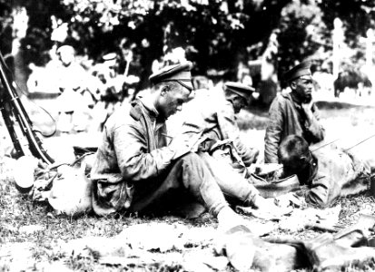 Soldados rusos escriben cartas