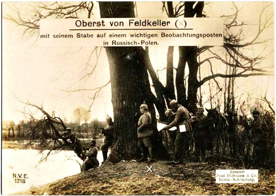 Coronel Feldkeller observando en el área ruso-polaca
