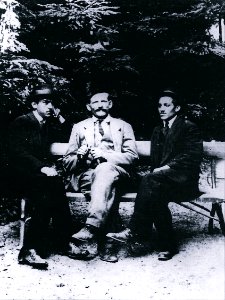1914 Gavrilo Princip sentado a la derecha