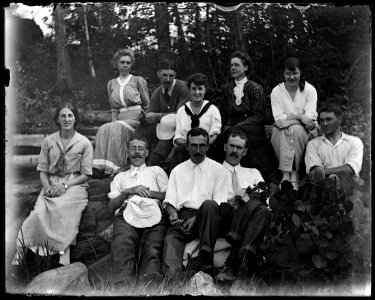 Murphy family and friends at Gloucester Pool photo