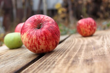 Apple red apple green apple