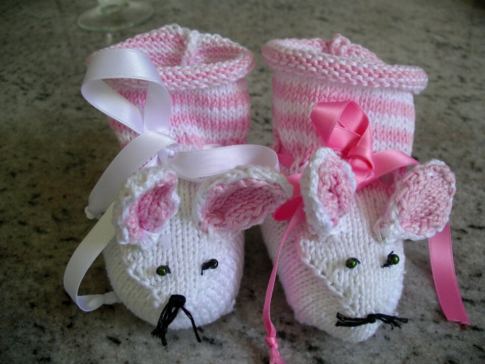 Mouse shoes knit own works