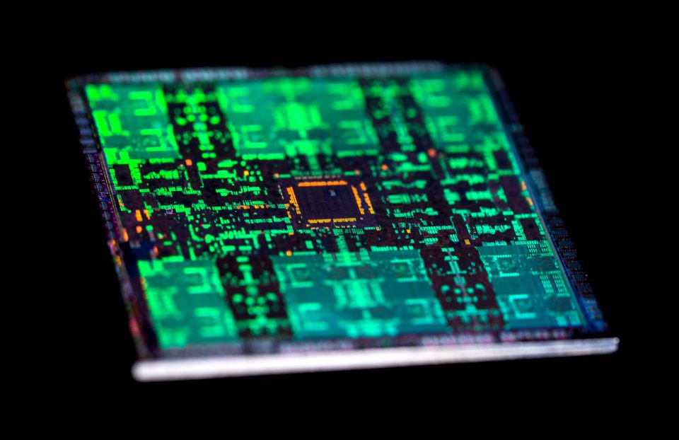 Nvidia@40nm@Fermi@GF100@GeForce_GTX_470@UA05B195_1019A3_S_…