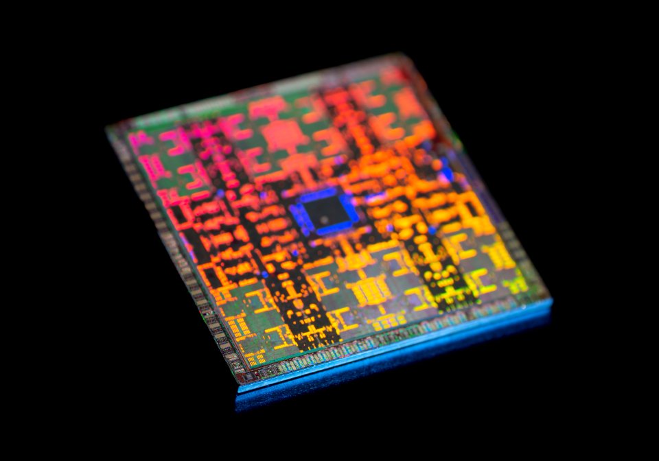 Nvidia@40nm@Fermi@GF100@GeForce_GTX_470@UA05B195_1019A3_S_…
