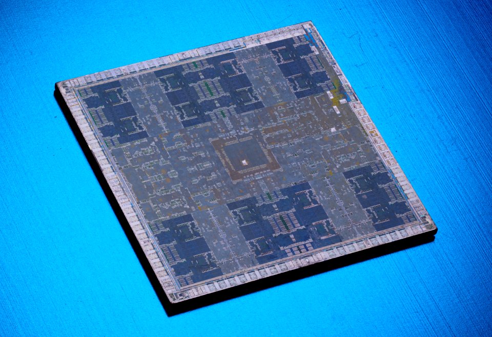 Nvidia@40nm@Fermi@GF100@GeForce_GTX_470@UA05B195_1019A3_S_…