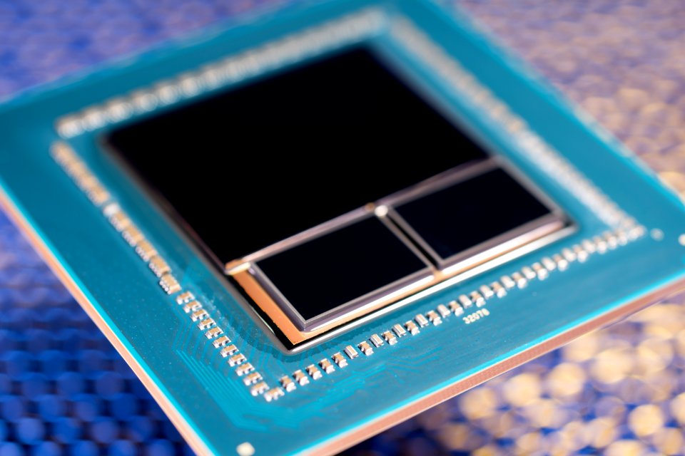 AMD@14nm@GCN_5th_gen@Vega10@Radeon_RX_Vega_64@ES-Sample@__…