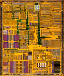 Intel@250nm@P6@Katmai@Pentium_III@SL35D___DSCx1_polysilico… photo