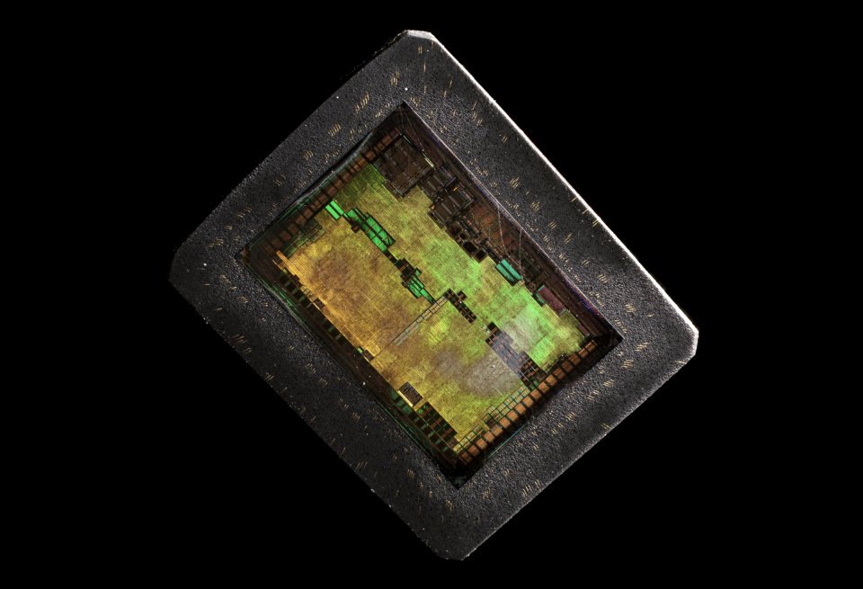ATI@150nm@Fixed-pipeline@RV200@Radeon_7500@215R7TZBKA12_N9…