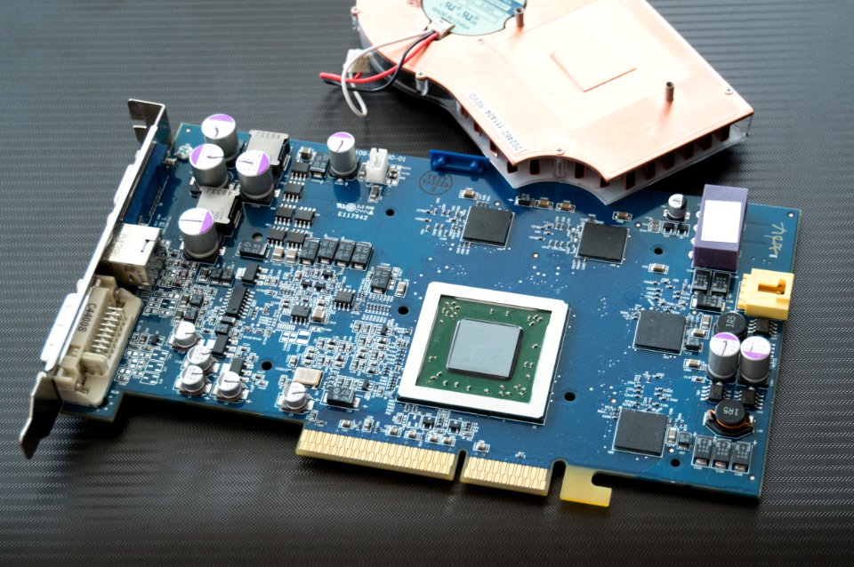 ATI@130nm@Fixed-pipeline@R420@RadeonX800Pro@215RADCGA12F_G…