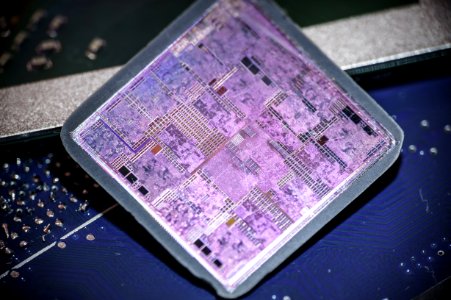 ATI@130nm@Fixed-pipeline@R420@RadeonX800Pro@215RADCGA12F_G…