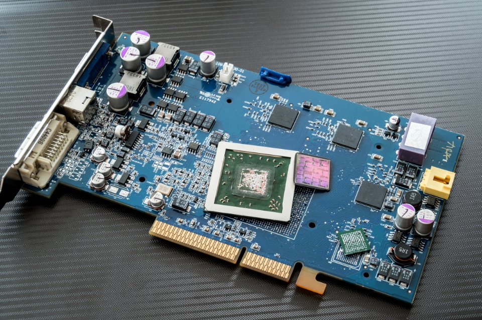 ATI@130nm@Fixed-pipeline@R420@RadeonX800Pro@215RADCGA12F_G…