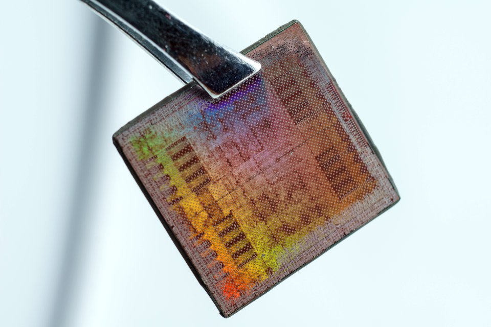 NVIDIA_GeForce_8800GTX_G80___DSC04538