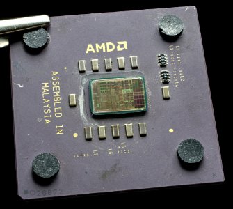 AMD_Athlon_K7_Thunderbird_A0900AMT3B_AFFA_0031RPBW___Stack…