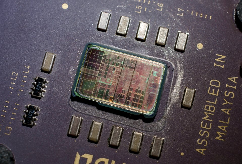AMD_Athlon_K7_Thunderbird_A0900AMT3B_AFFA_0031RPBW___Stack…