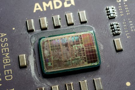 AMD_Athlon_K7_Thunderbird_A0900AMT3B_AFFA_0031RPBW___Stack… photo
