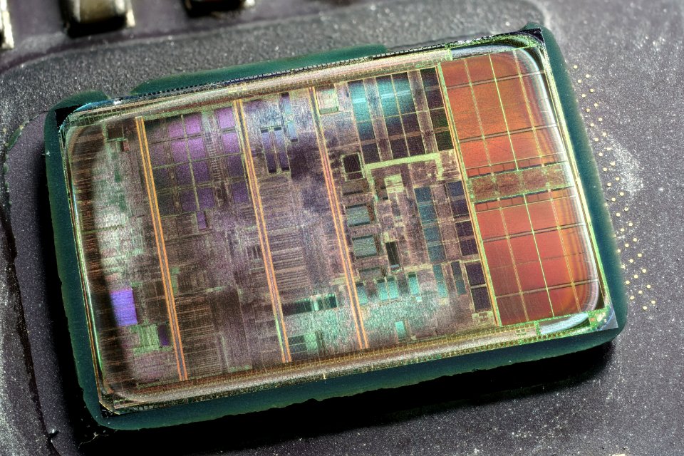 AMD_Athlon_K7_Thunderbird_A0900AMT3B_AFFA_0031RPBW___Stack…