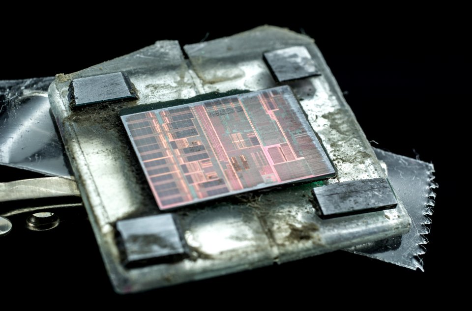 AMD_K6_(Model6)_200ALYD___DSC03714